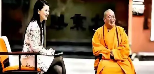 网友们不要瞎猜李湘了，我查了一下，李湘采访释永信的时间是2008年4月2日