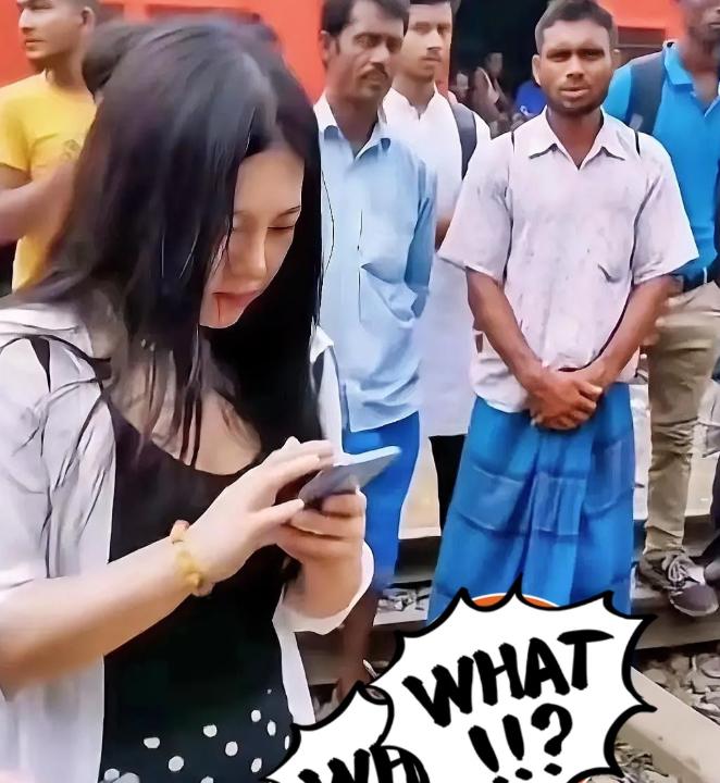 印度人又在中国搞事情了，这次是性骚扰，实在是不能忍了！6月16日，大白天小区门口
