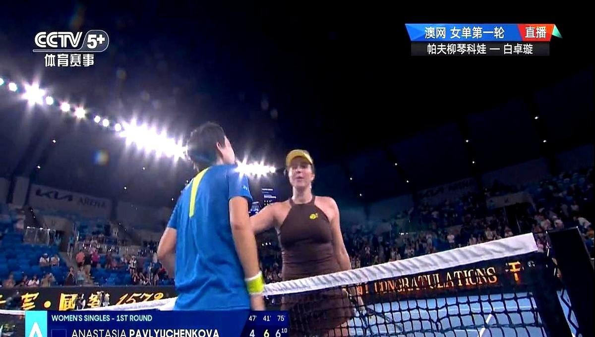 世界排名快700位，存款见底，这姑娘真猛。澳网首轮，硬是把前法网亚军给干趴下