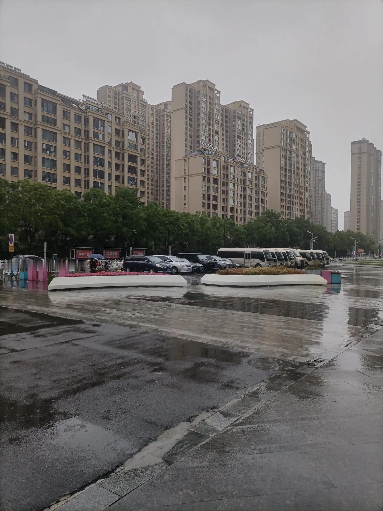 最近从陕西到江苏盐城出差，都说苏北发展不如苏南，盐城属于苏北，但感觉盐城除了比西