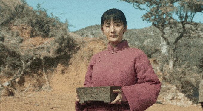 杨幂的演技问题还是蛮大的，跟那依扎对比就知道了。她的眼睛演不出那种根植于土