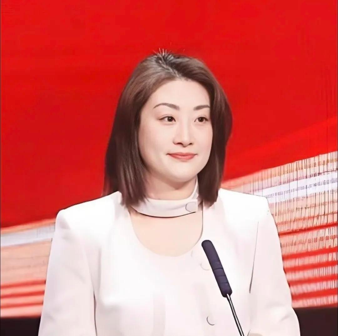 宗馥莉这次是真狠啊，新饮料“果然啵啵”上市，包装上翻遍，“娃哈哈”三个字一个