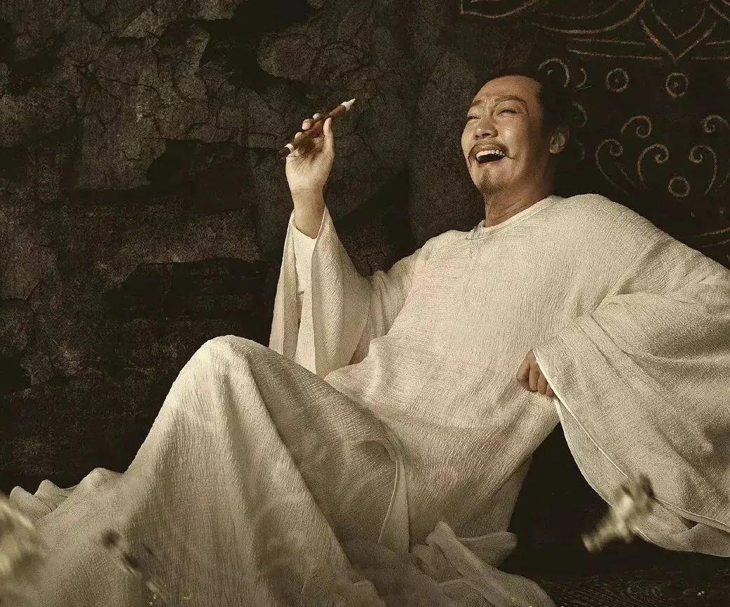 30万。不是人民币，是唐朝的铜钱。公元724年，24岁的李白仗剑出川，身上揣着这