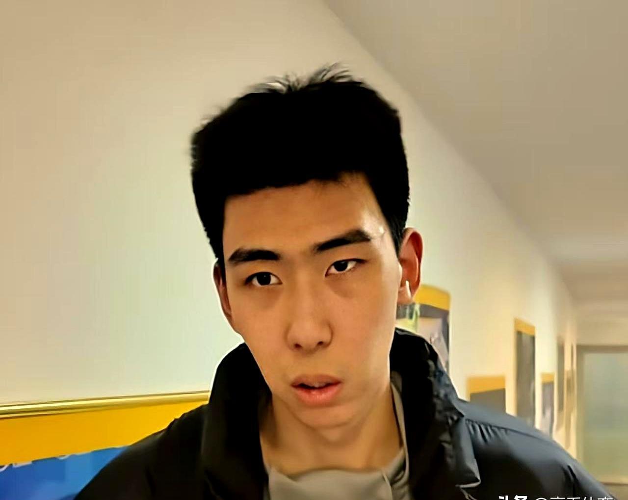 2米2的盖帽王，刚进集训队就被刷掉，徐昕到底动了谁的蛋糕？男篮兵败韩国，这