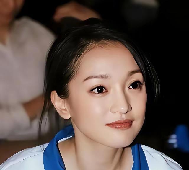 看到网友分享周迅的一张照片然后说如果周迅再高10cm的话全世界的美女都得为她