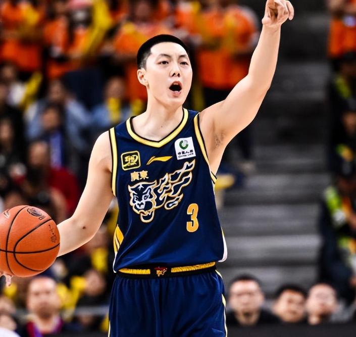 后怕！那位在队里干了快十年的队医，前几天喝着茶叹气说到：胡明轩这次退赛，根本不是