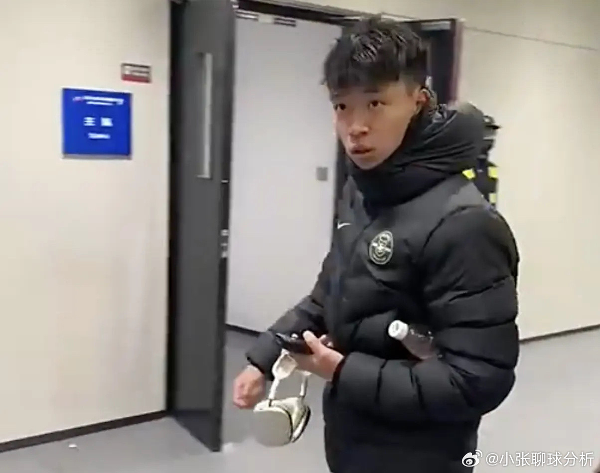 拒绝回答问题王钰栋遭网友狂批：以为自己天下无敌比韦世豪还狂3月20日晚，19