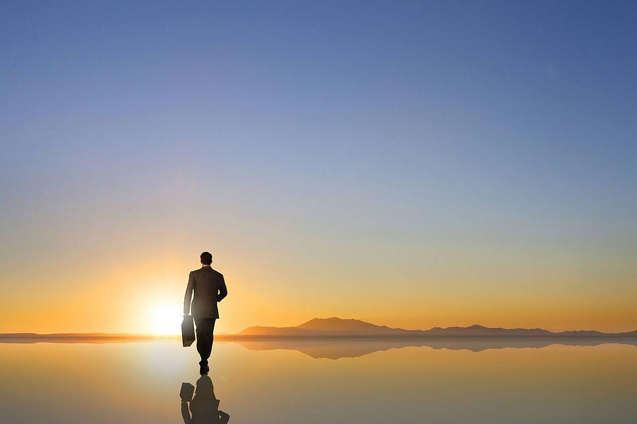 人生无非就这四件事，一、能吃，二、能睡，三、能走，四、能喝，五、能排，