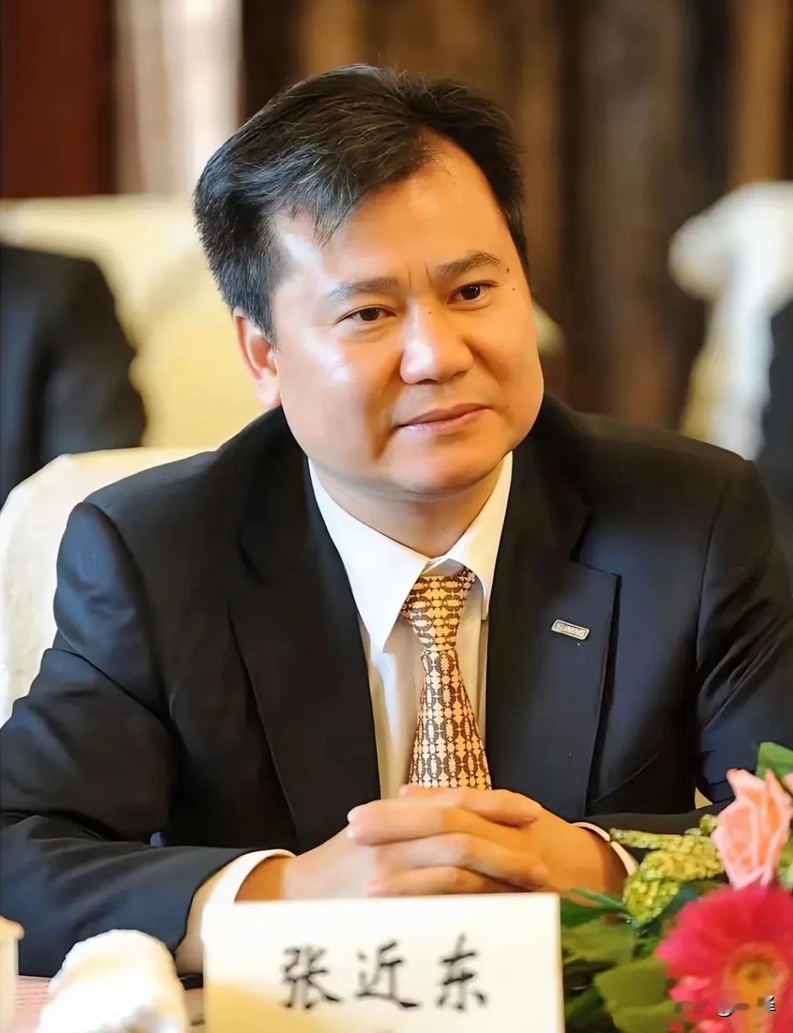 2012年，苏宁张近东说，如果京东年底的增速比苏宁易购快，就把苏宁送给刘强东。当