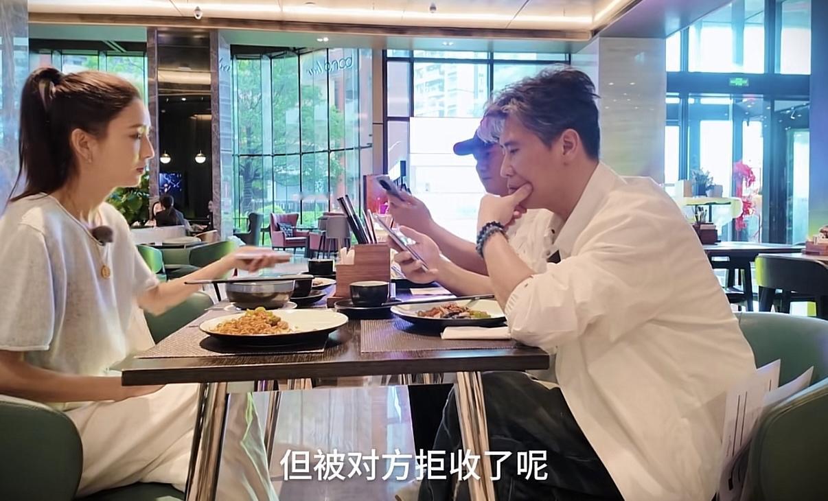 李乃文给佟丽娅经纪人发消息被拉黑了，佟丽娅吐槽节目组早就想这么干了。李乃文：“