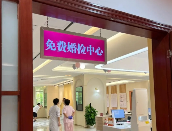 医生婚检遇艾滋患者隐瞒，依规行事致男方感染被停职，隐私与生命权何去何从？