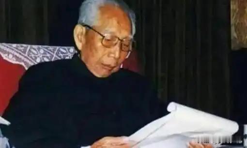 1950年新疆两千五百骑兵深夜集体叛变，王震全程不调兵只打了一通电话：你自己去带