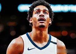 鹈鹕甩卖球员，勇士盯上墨菲，重建背后藏焦虑今天早上一睁眼，鹈鹕队就做了件大事