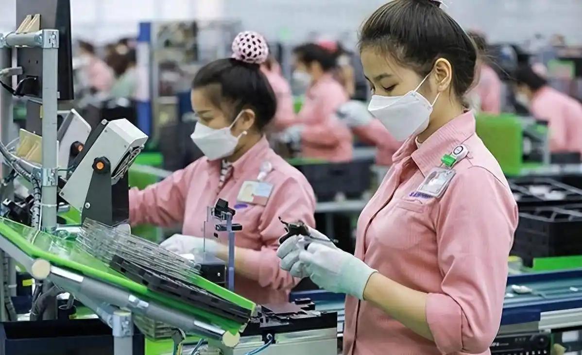 数百万国人去越南打工，为啥不愿回国？越南待遇难道比中国更好。这是个奇怪的现象，越