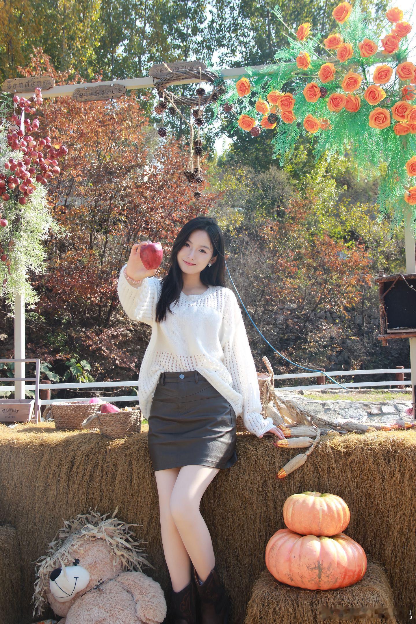 轻熟女神范儿走进乡村美女绘梦长廊