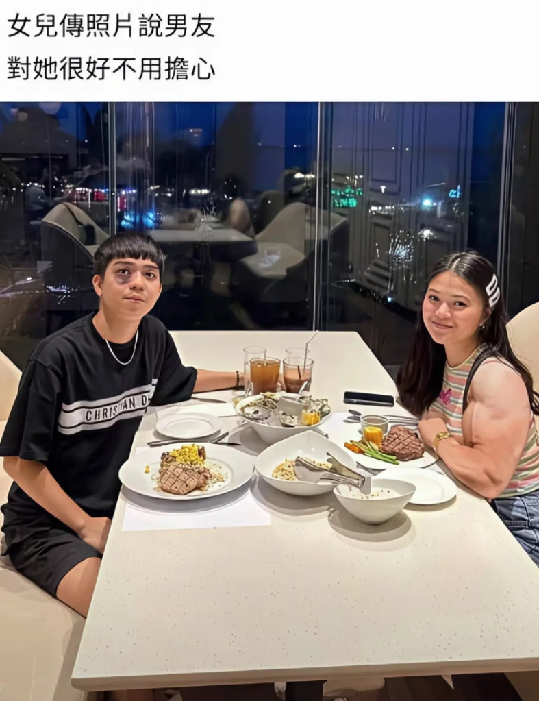 他为什么不笑，是天生不爱笑吗？