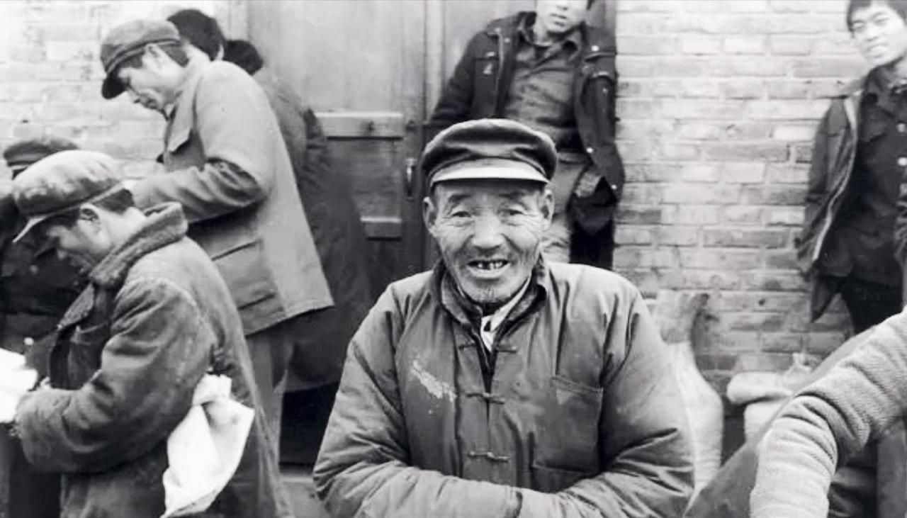 1986年，老家的大哥来电，告知兰州军区副司令刘海清大校：“我坐火车去看看你。”