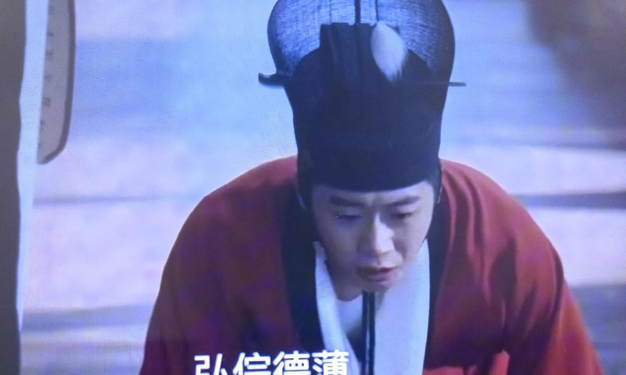 国王快死了，权臣逼宫。他下的最后一道命令，不是杀，而是“送”。他把王位，传给