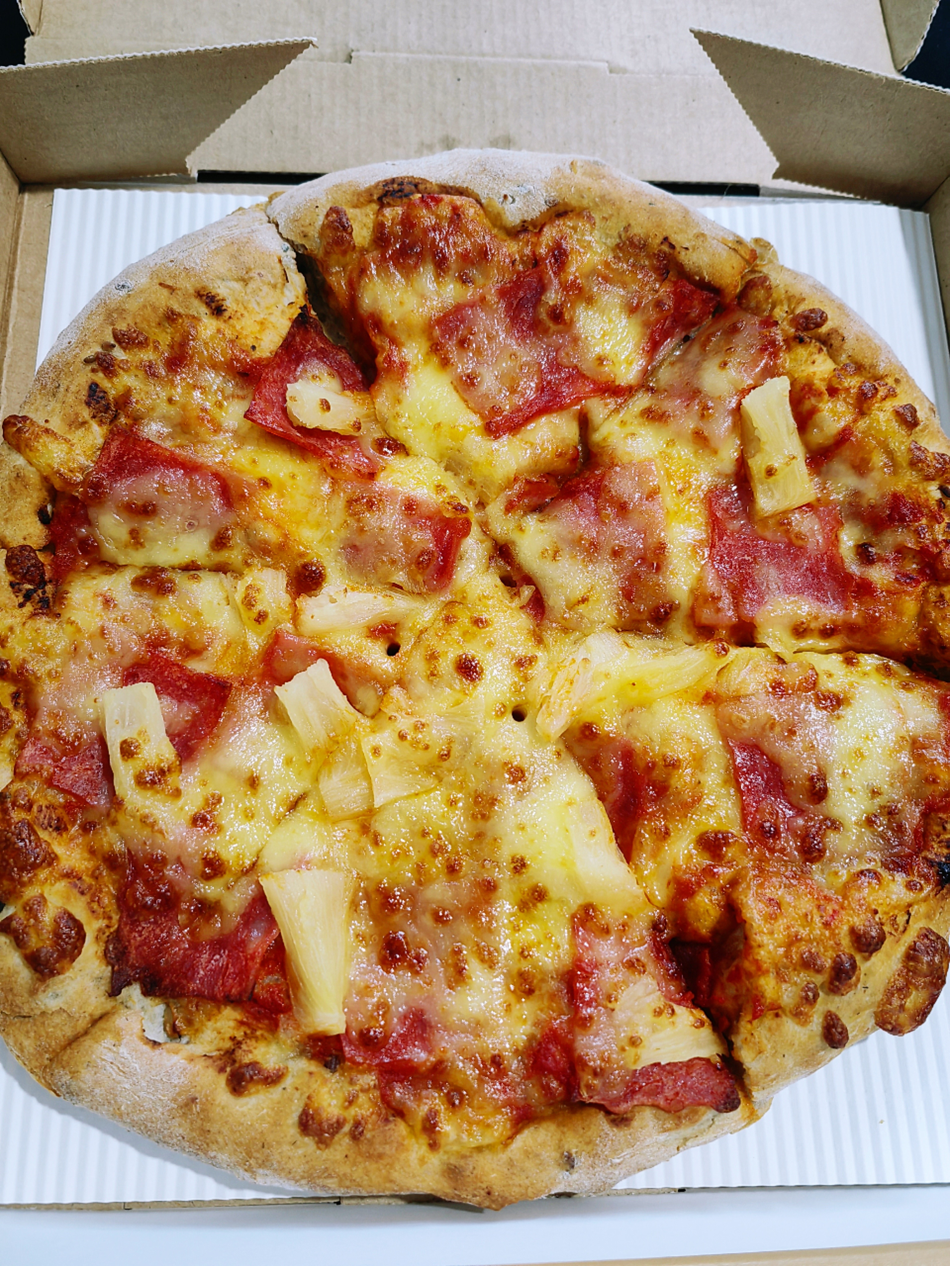 点了两披萨🍕，晚饭就这样解决了。准备好追剧啦！