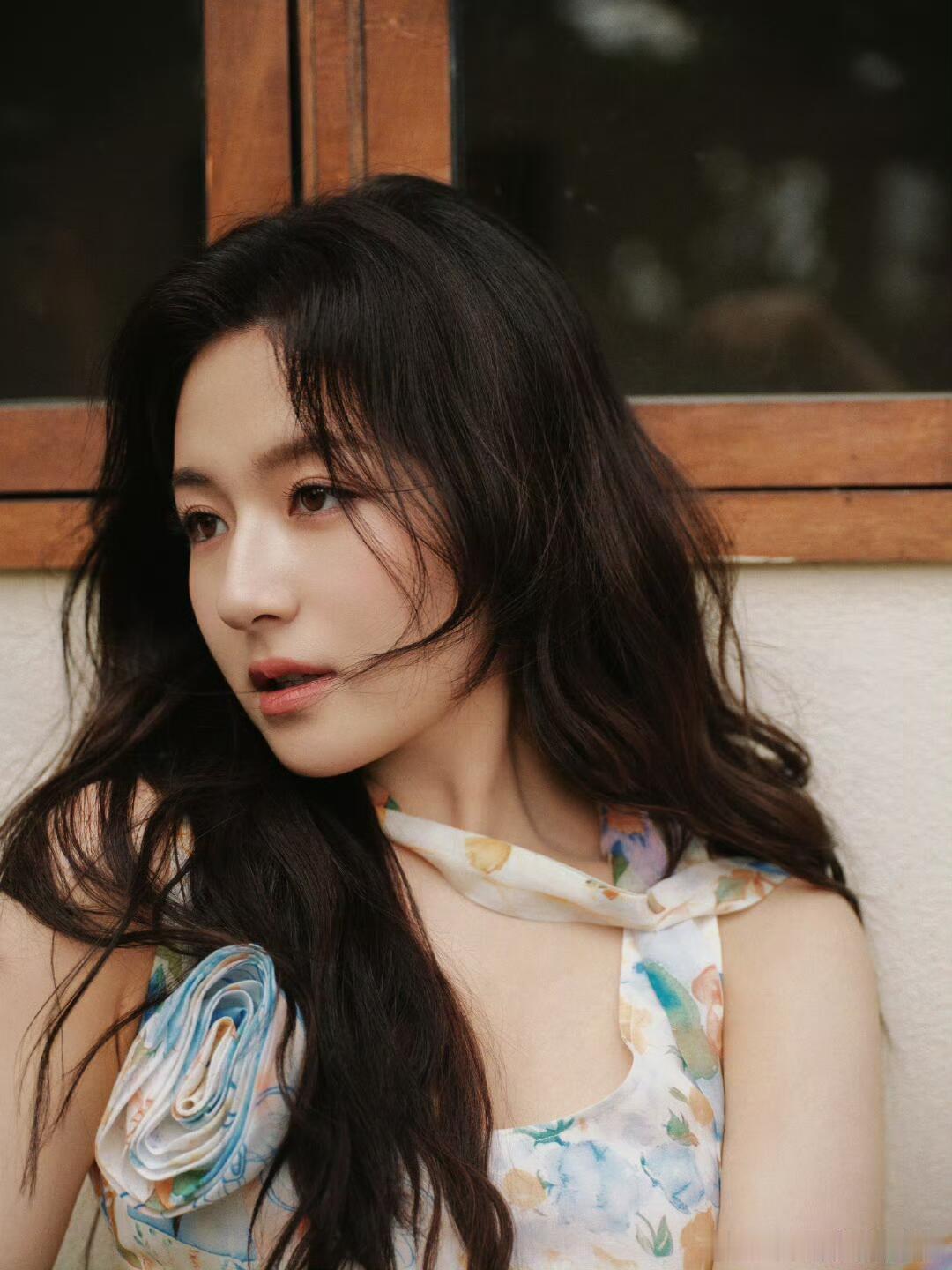 李兰迪春日大片，好美的裙子！特别🈶春天气息的一套