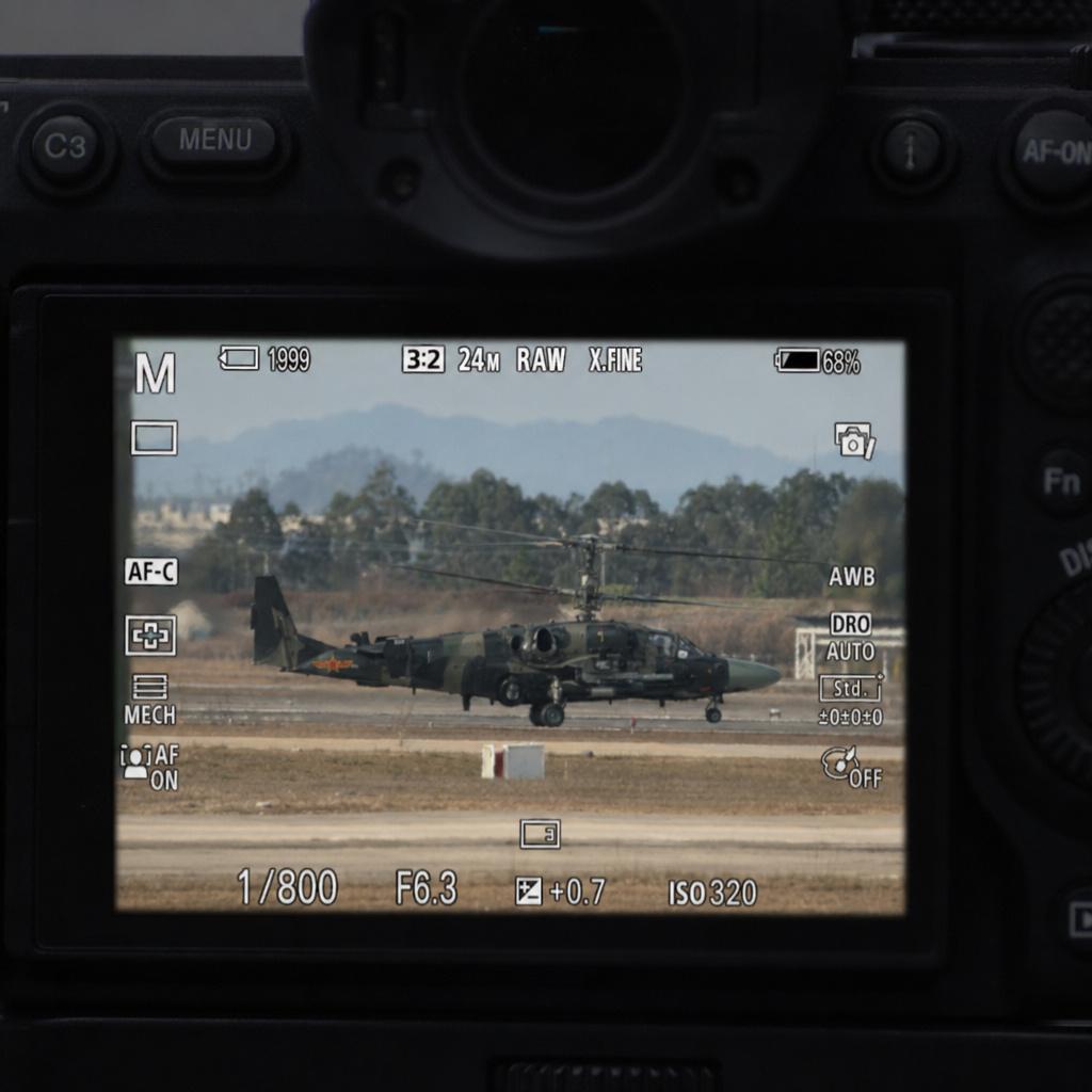 俄罗斯的卡52武装直升机来中国了吗？相机里的图应该不会也是P的吧？尾翼上陆航的编