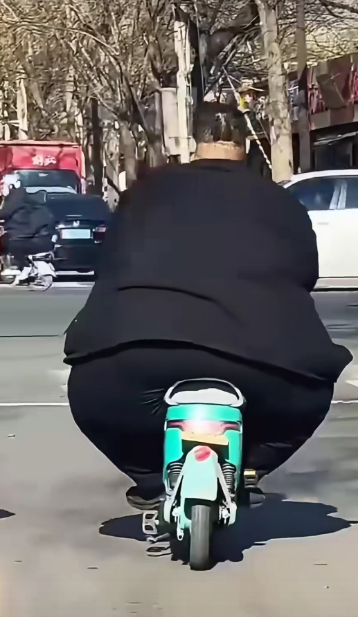 这拉得动吗?轮胎也承载不住啊