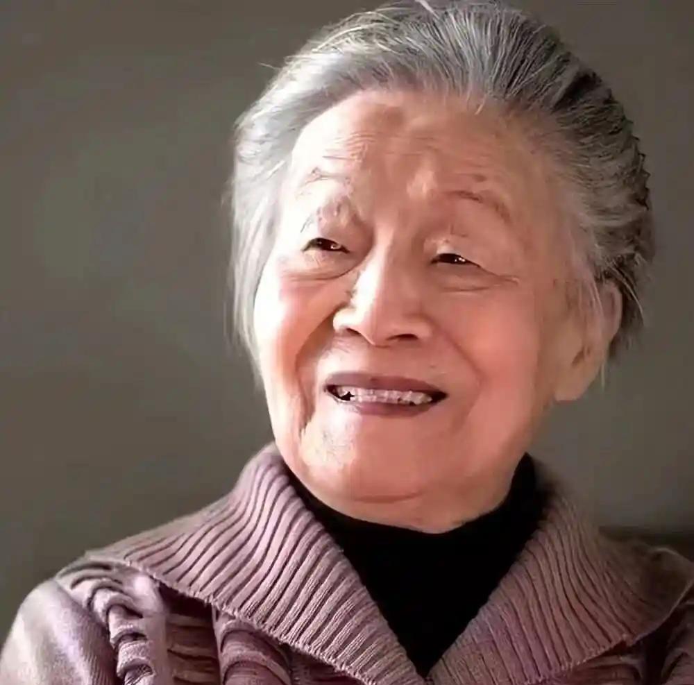杨绛先生说：“无论什么关系，情分被消耗殆尽，缘分便走到了终点。没有谁对谁错，把所