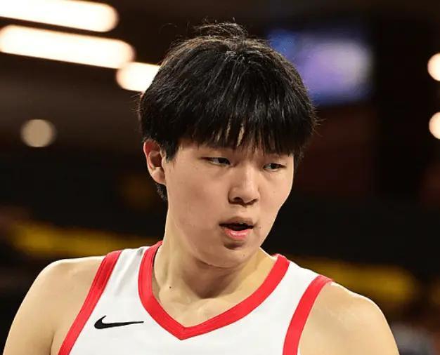 首发即灾难？0分4犯规，中国小伙首秀翻车NBA这碗饭，真不是谁都能端得稳全