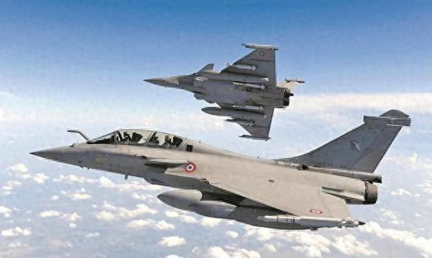 美国刚承认歼10CE战果，枭龙又打破了纪录，多国争先对华采购武器