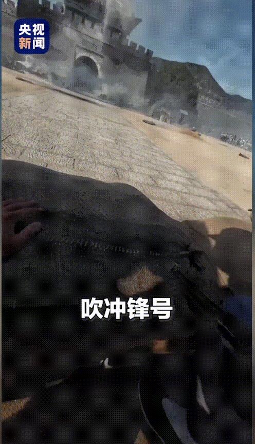 太有趣了！山东临沂，五一假期，爸爸特意带着儿子来到了当地一家影视基地亲身体验“跟