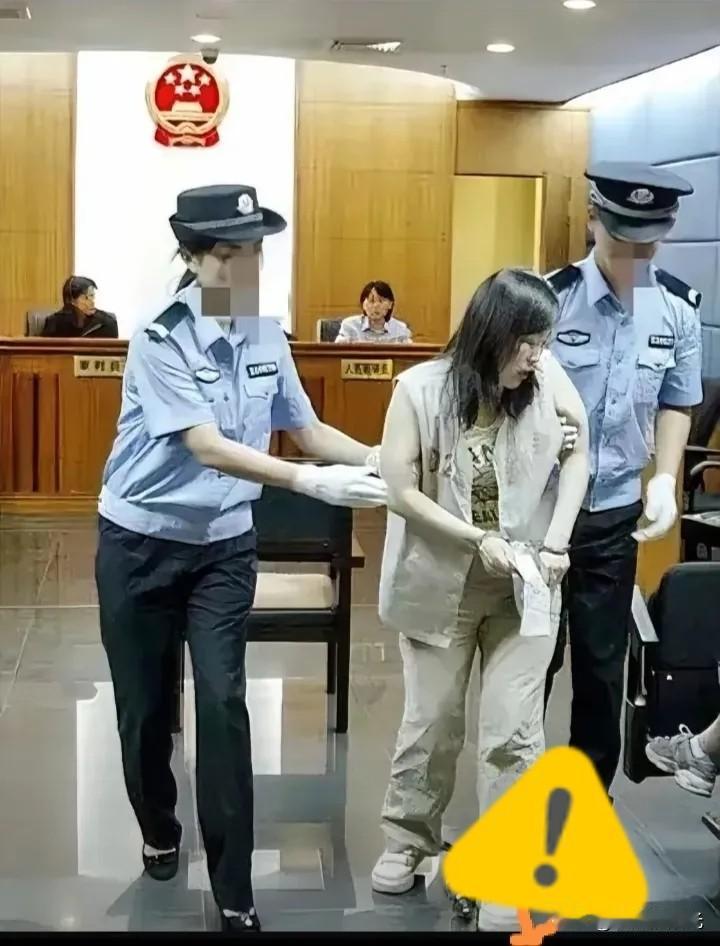 江苏这女老师，真是把一手王炸牌打得稀烂！58岁，按理说早该回家带孙子享清福了