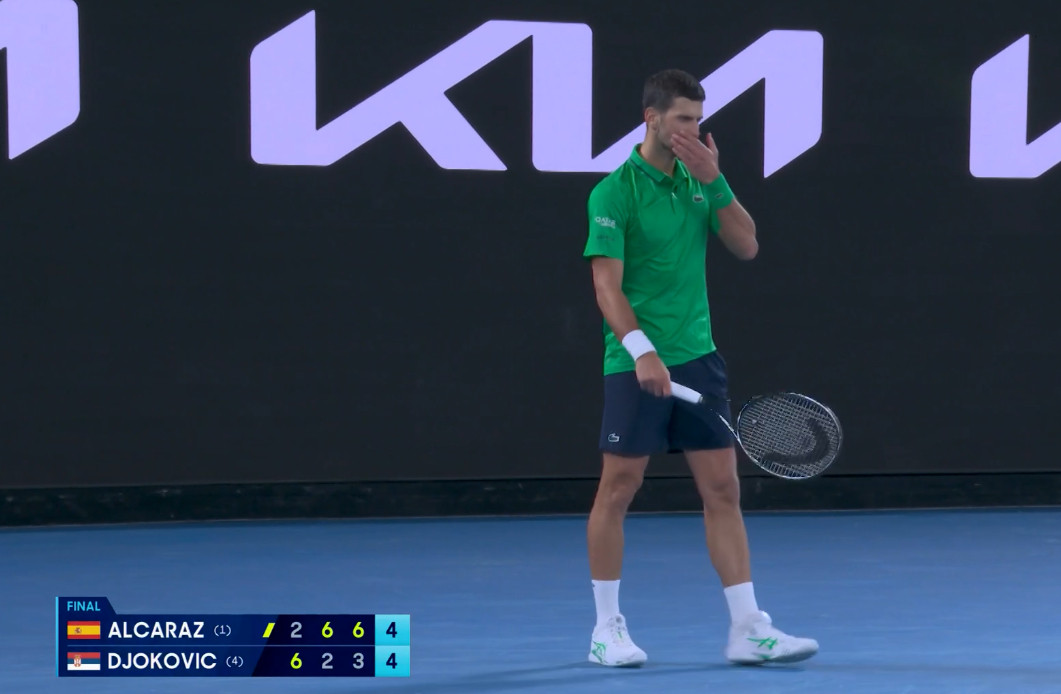 德约科维奇vs阿尔卡拉斯德约0-30落后保发，第四盘4-4！德约科维奇阿尔卡拉