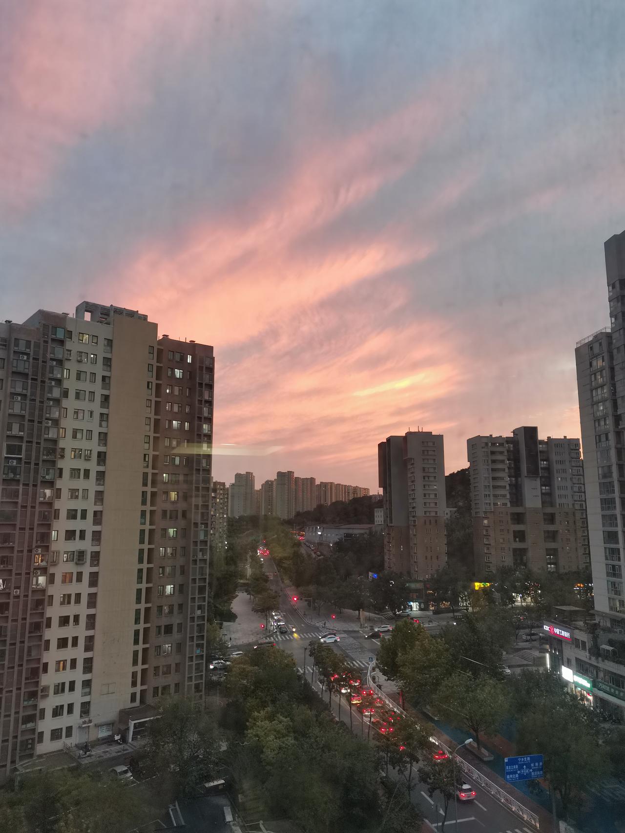 中国核电有惊喜昨天中国核电成交量继续萎缩到了7.3亿，这个周调整一分钱玩三天