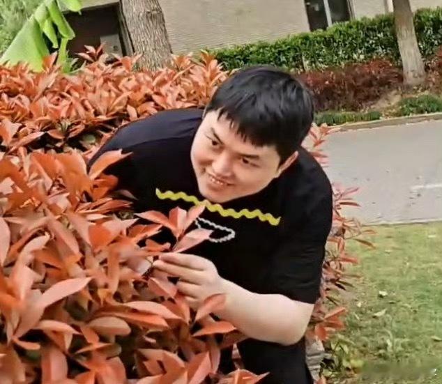 枫哥：明天好像户外队长的直播间就能开户了，这次是所有队长都能开户，以前就只有主舞