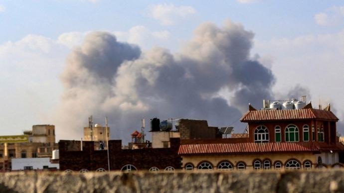 阿联酋被沙特打了，试图和伊朗在也门联手对付沙特，沙特被逼急了现在也门地区已经