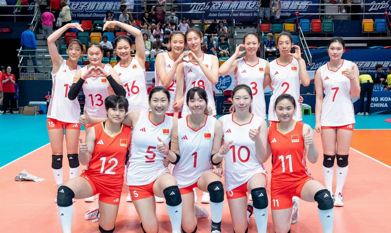 国青女排主攻腾蔓绮疑似被队友“排挤”。中国排协发布国青女排3-0中国澳门的赛场照