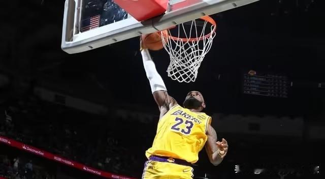 老詹再创里程碑！不仅赢球，队史篮板榜他又超一位传奇！在今日湖人vs鹈鹕的比赛中