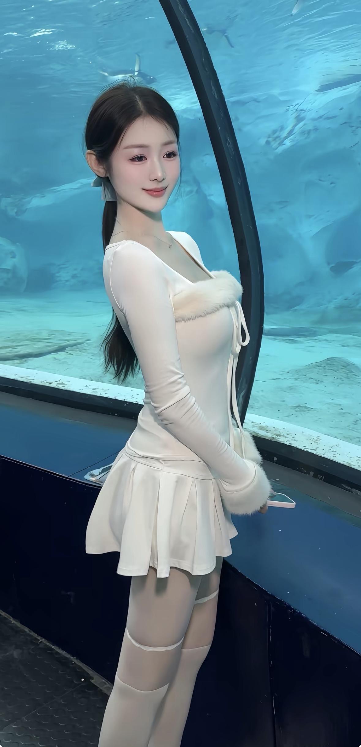 🌊✨在海底世界与美人鱼相遇，感受梦幻与优雅的融合。
