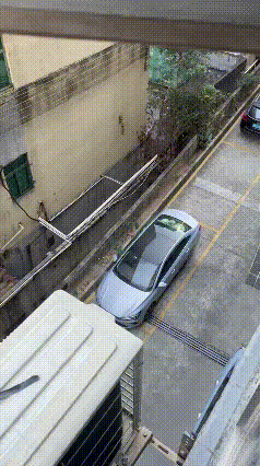 电动车自燃瞬间，没有什么诱因，没有什么征兆，作为车主不容易防范！我在想，可不可