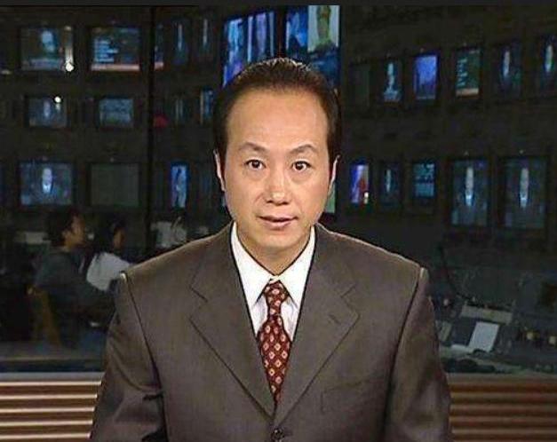 著名主持人罗京，去世多年后，母亲患上老年痴呆，妻子带着儿子改嫁了一位富商，可是儿