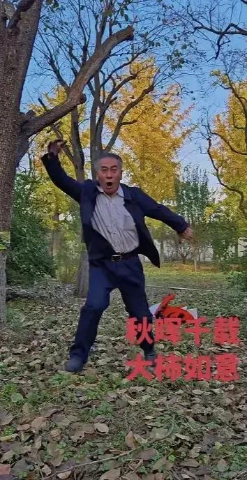 说白了，就是钱惹的祸。这是发泄郁闷吗？咬牙切齿的吼叫，这是书法表