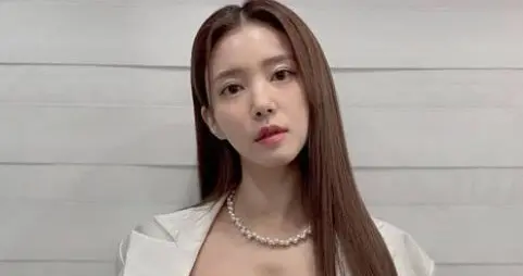 44岁韩国女星丈夫突然想生三胎，她反应真实引热议