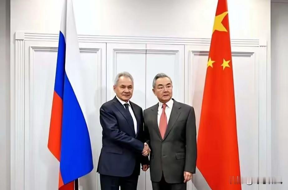 日本战争准备曝光后，中俄马上战略对表，赖清德突然害怕了？没人想到，2025