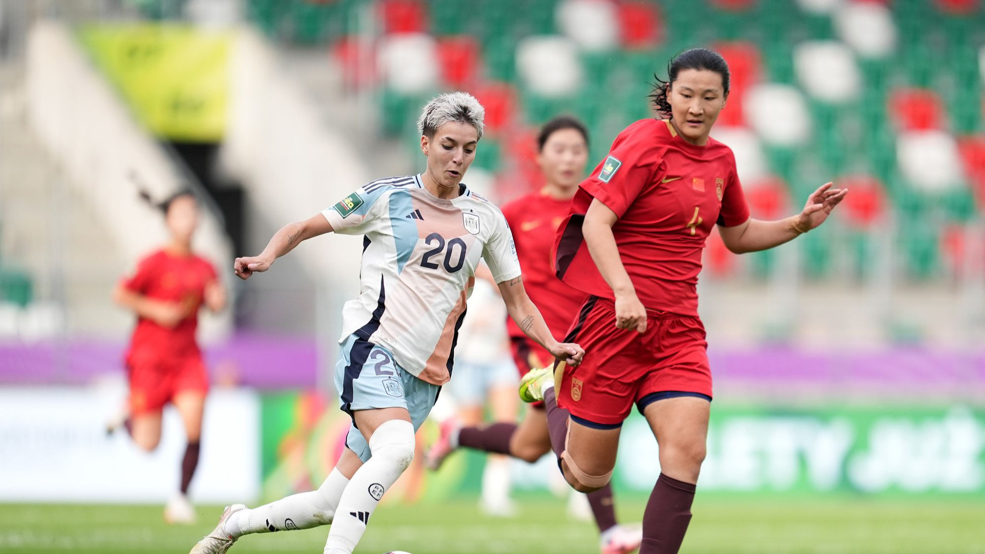 【中国U20女足晋级世界杯十六强】北京时间9月13日，U20女足世界杯F组第三轮比赛在波兰继续进行，