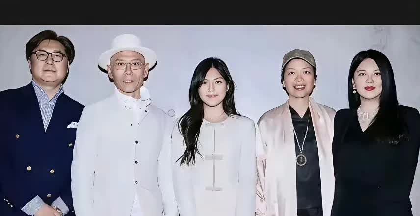 李湘，果然没有那么简单！离婚4年，声称下辈子还想嫁王岳伦，看了16岁的王诗龄