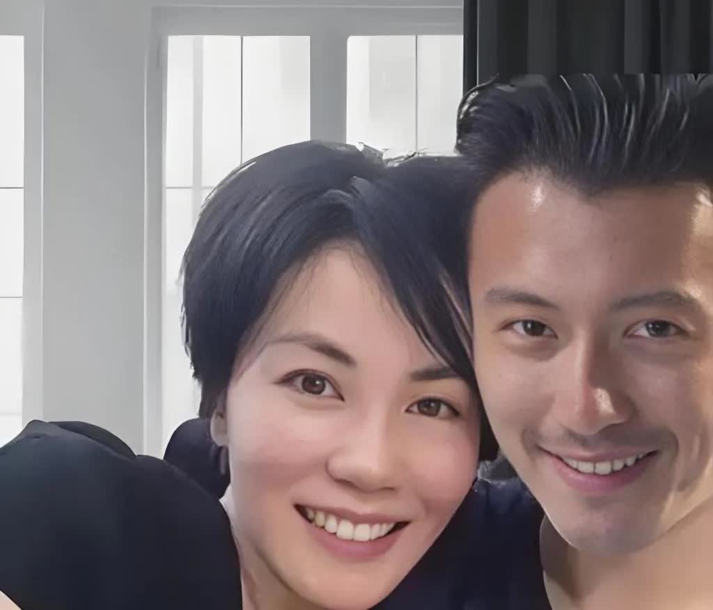 王菲谢霆锋520飞东京旅行，5月20日一早，王菲谢霆锋合体从北京出发往东京开启5