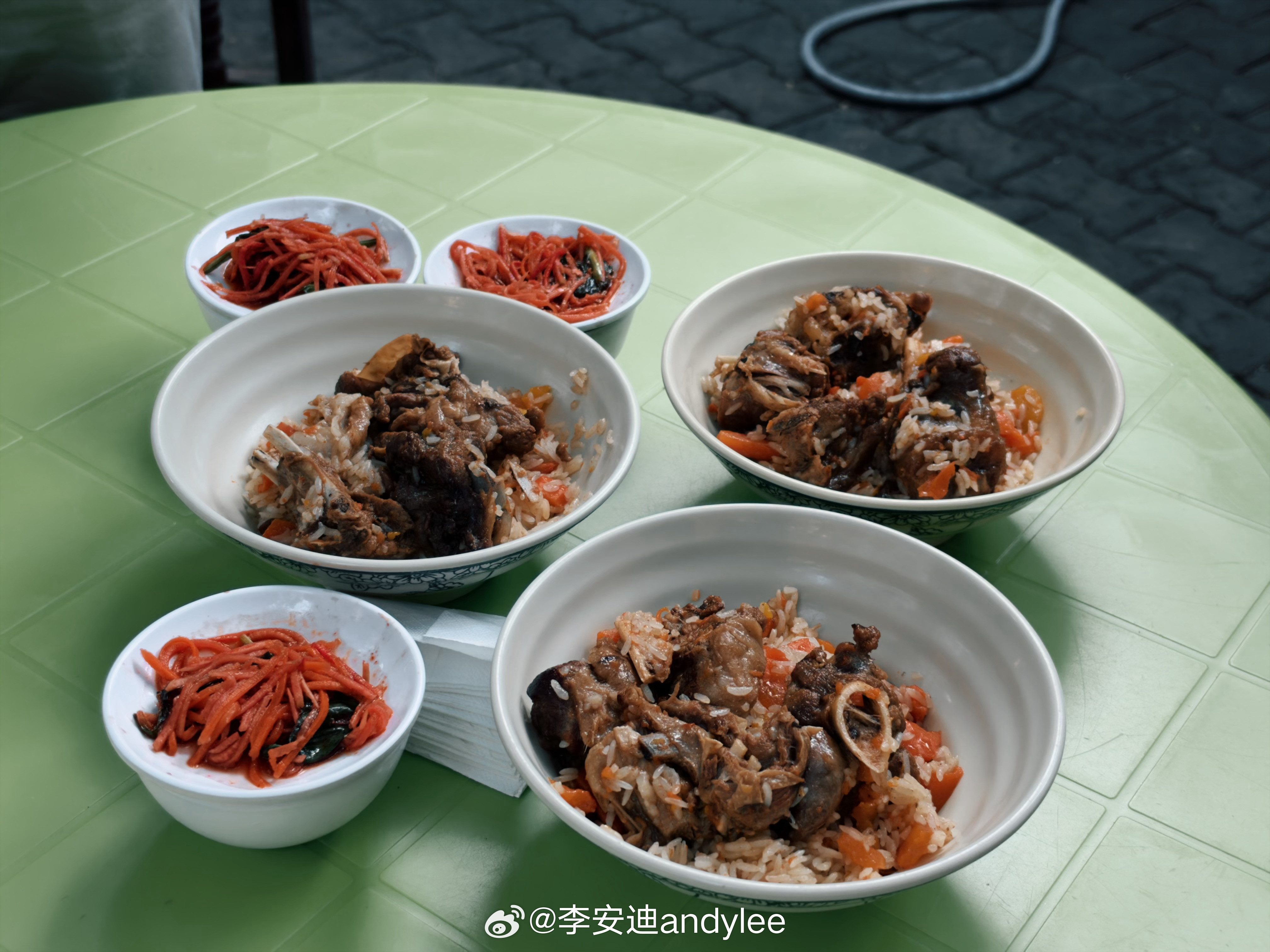 新疆的羊肉手抓饭太好吃了！​​​