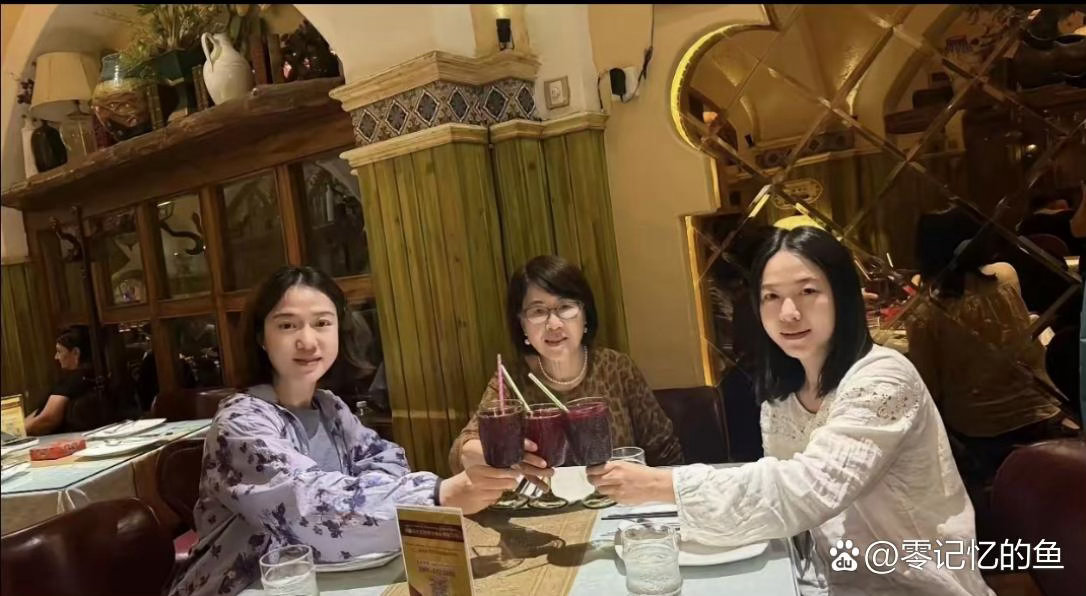 翁帆带妈妈新疆旅游。