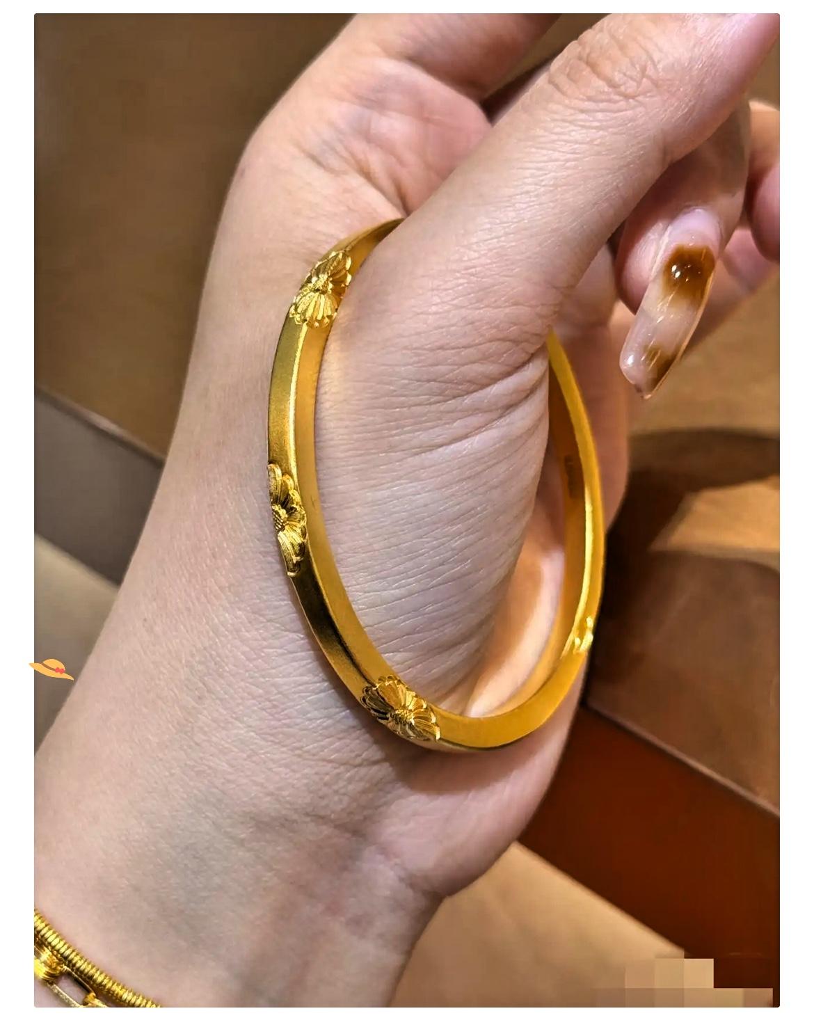 昨天跟风买黄金的人，估计今天全傻眼了！金价看似涨，实则暗藏坑。新手买金饰当理