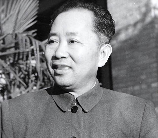 1961年，空军筹备文艺演出之际，总参谋长罗瑞卿一句调侃引发误会，刘亚楼震怒，王